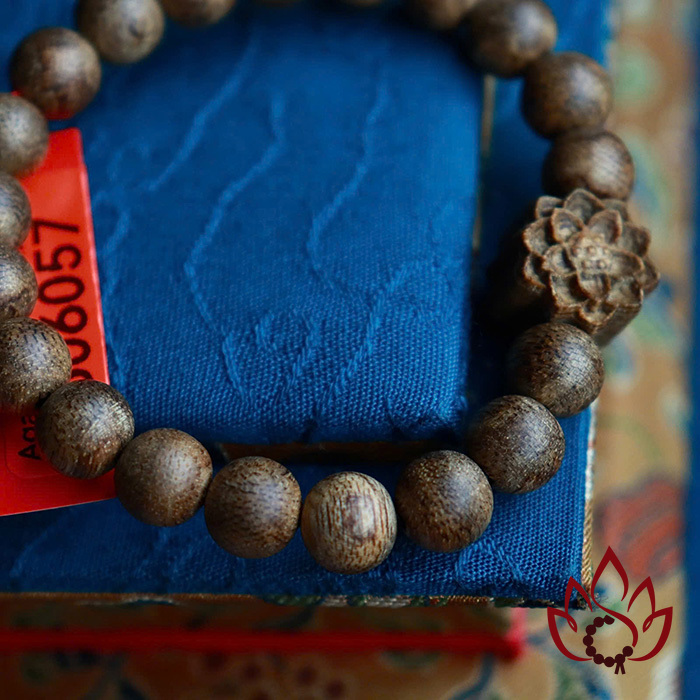 Vòng Trầm Hương Hạt Tròn | Charm Hoa Sen | 8 Ly | Trầm Tốc Kiến Tự Nhiên